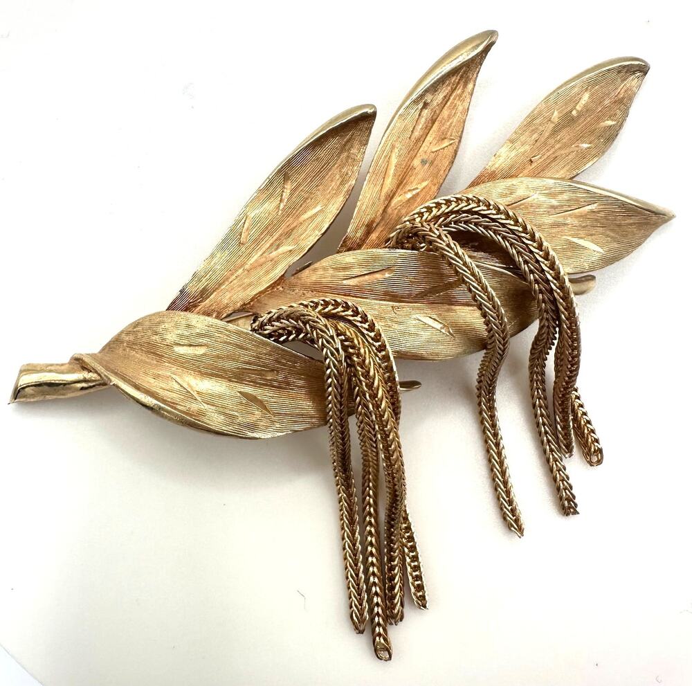Vintage high end gold tone articulated foxtail chains leaf leaves brooch
